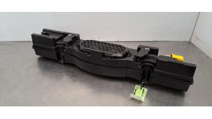 Gebruikte Subwoofer Peugeot 3008 III e-3008 210 73 kWh Prijs € 133,10 Inclusief btw aangeboden door Autohandel Didier