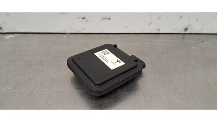 Ouvre-porte de garage Tesla Model X Ouvre-porte de garage Tesla Model X