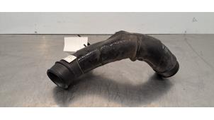 Gebruikte Intercooler Buis BMW 1 serie (F40) M135i xDrive 2.0 TwinPower 16V Prijs € 54,45 Inclusief btw aangeboden door Autohandel Didier