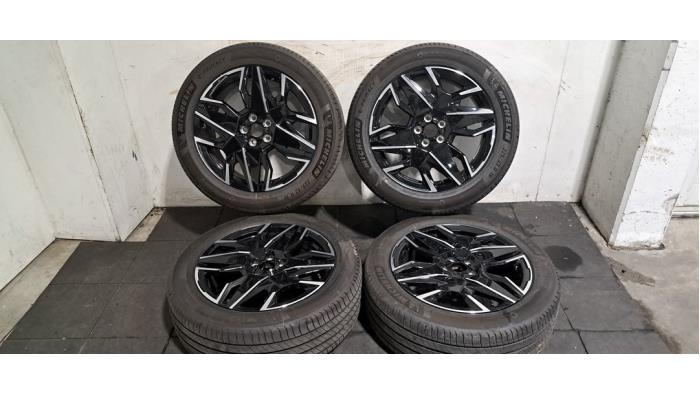 Velgen set + banden Peugeot 3008 Velgen set + banden Peugeot 3008
