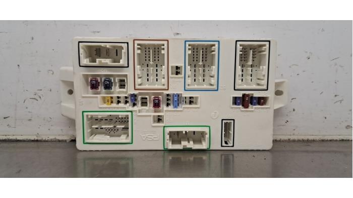 Boîte à fusibles Peugeot 3008 Boîte à fusibles Peugeot 3008