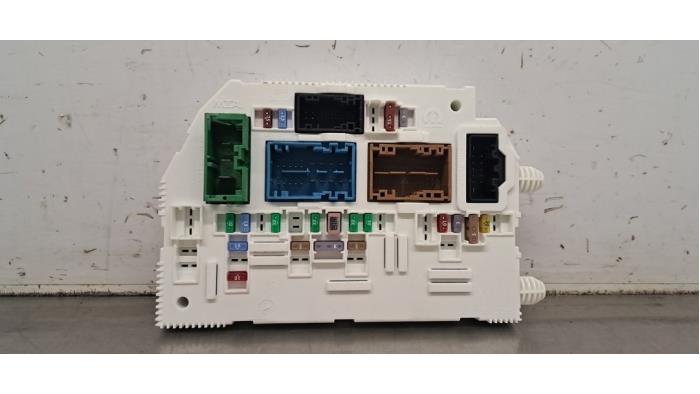 Boîte à fusibles Peugeot 3008 Boîte à fusibles Peugeot 3008