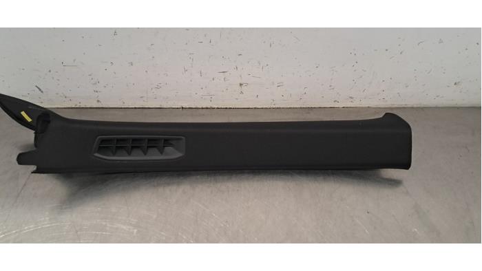 Montant avant droit Peugeot 3008 Montant avant droit Peugeot 3008