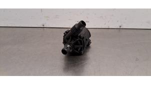 Gebruikte Extra waterpomp BMW 1 serie (F40) M135i xDrive 2.0 TwinPower 16V Prijs € 30,25 Inclusief btw aangeboden door Autohandel Didier