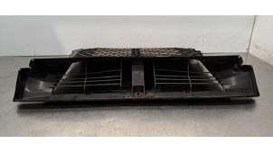 Gebruikte Luchtgeleider Porsche Macan (XA) Prijs € 48,40 Inclusief btw aangeboden door Autohandel Didier