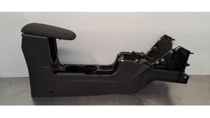 Gebruikte Armleuning Dacia Jogger 1.0 TCe 110 12V Prijs € 163,35 Inclusief btw aangeboden door Autohandel Didier