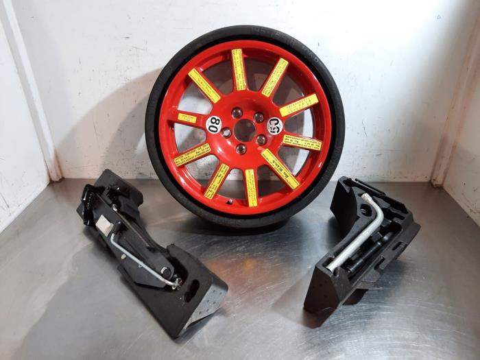 Kit de cric + Roue de secours Porsche Macan Kit de cric + Roue de secours Porsche Macan