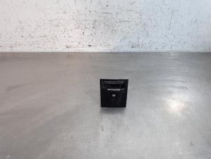 Gebruikte Schakelaar handrem Porsche Macan (95B) 3.0 S Diesel V6 24V Prijs € 30,25 Inclusief btw aangeboden door Autohandel Didier