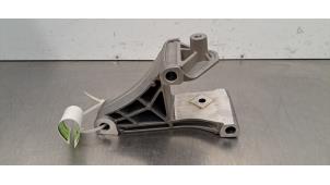 Gebruikte Motorrubber Porsche Macan (XA) Prijs € 66,55 Inclusief btw aangeboden door Autohandel Didier