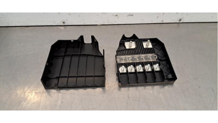 Boîte à fusibles Peugeot 508 Boîte à fusibles Peugeot 508