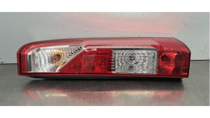 Feu arrière droit Nissan Interstar Feu arrière droit Nissan Interstar