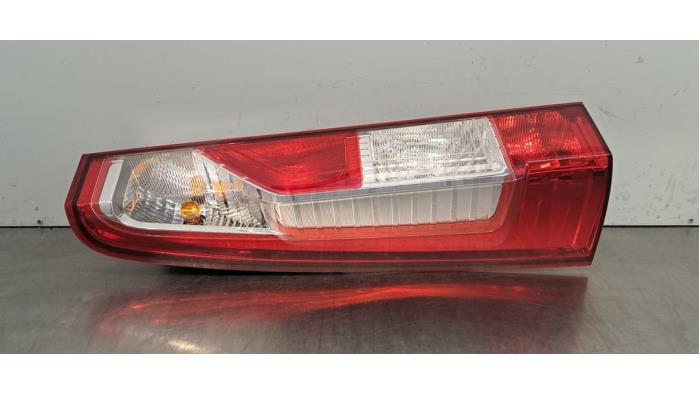 Feu arrière gauche Nissan Interstar Feu arrière gauche Nissan Interstar