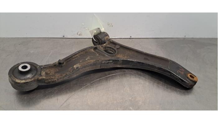 Draagarm links-voor Nissan Interstar Draagarm links-voor Nissan Interstar