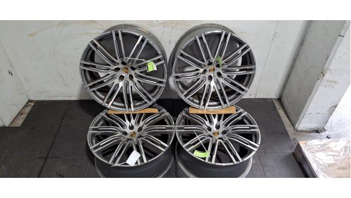 Velgen set Porsche Macan