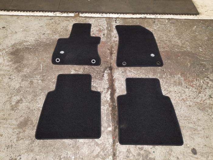 Kit tapis MG 4 Kit tapis MG 4