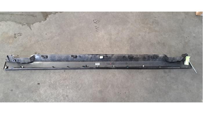 Jupe gauche DS Automobiles DS9 Jupe gauche DS Automobiles DS9