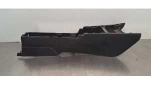 Gebruikte Middenconsoles Toyota Yaris IV (P21/PA1/PH1) 1.5 12V Hybrid 115 Prijs € 66,55 Inclusief btw aangeboden door Autohandel Didier