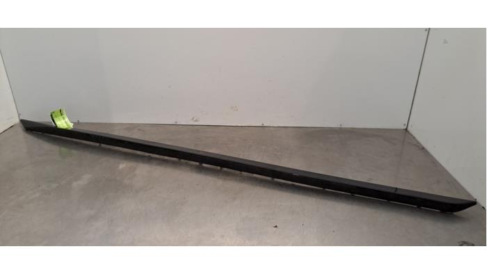 Faldón lateral derecha Peugeot 308