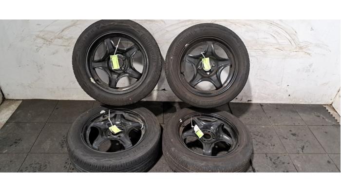 Velgen set + banden Dacia Sandero