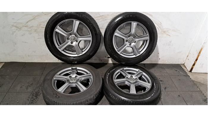 Velgen set + winterbanden Audi Q3