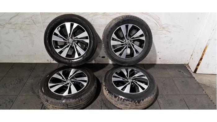 Velgen set + banden Volkswagen Polo