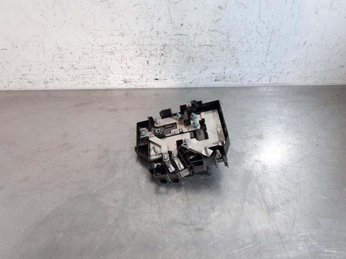 Terminalul bateriei Volvo XC40