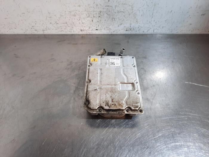 Зарядний пристрій для акумулятора Volvo XC40