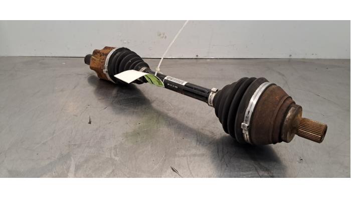 Kairės pusės priekinis varantysis velenas Audi Q3