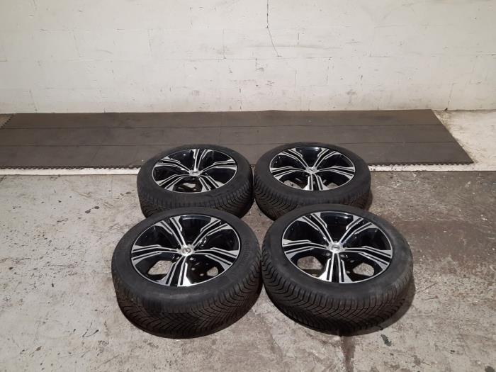 Felgen Set + Winterreifen Volvo XC40