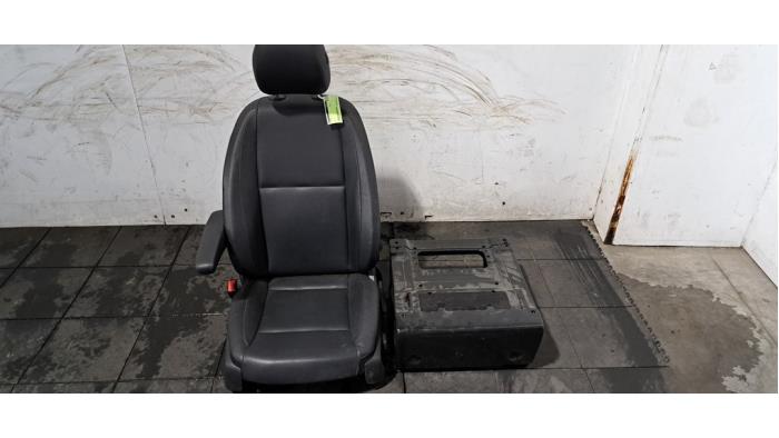 Stoel links Mercedes Vito