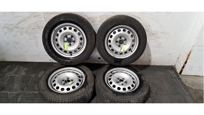 Juego de llantas y neumáticos Peugeot Expert