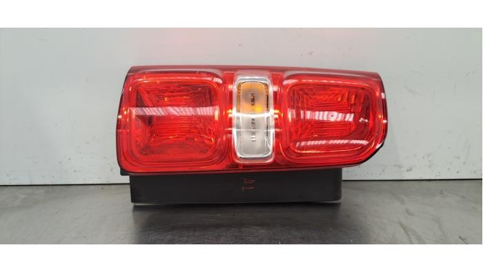 Лівий задній ліхтар Peugeot Expert
