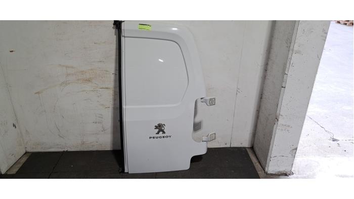 Tylne drzwi samochodu dostawczego Peugeot Partner
