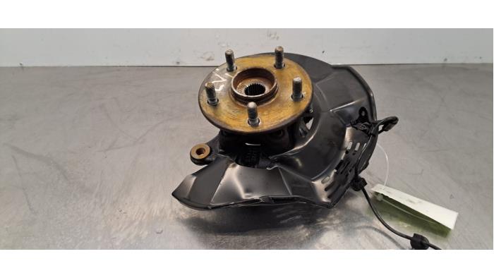 Fusee links-voor Toyota Yaris Cross