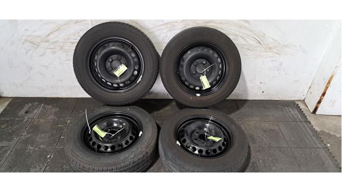 Juego de llantas y neumáticos Volkswagen Transporter