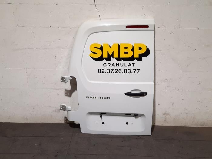 Tylne drzwi samochodu dostawczego Peugeot Partner