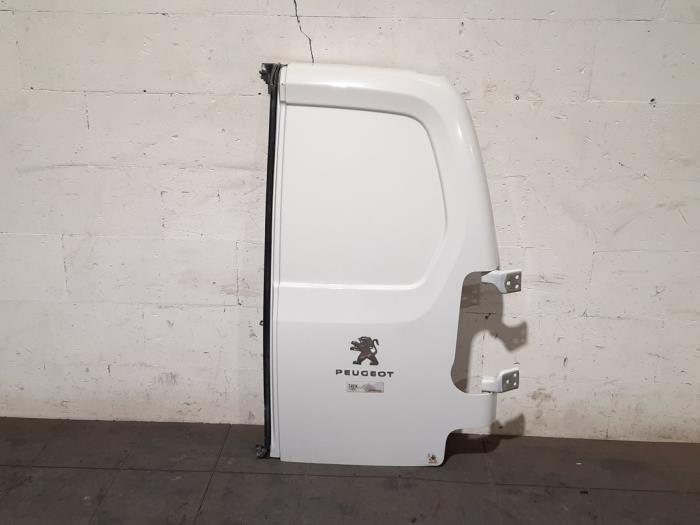 Tylne drzwi samochodu dostawczego Peugeot Partner