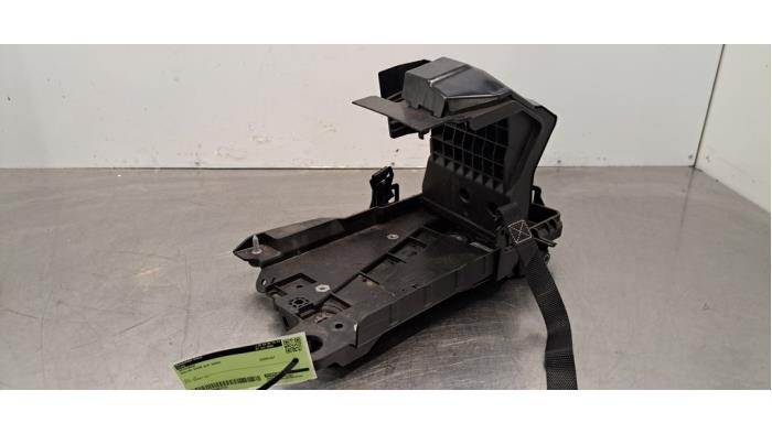 Pojemnik na akumulator Volvo EC40