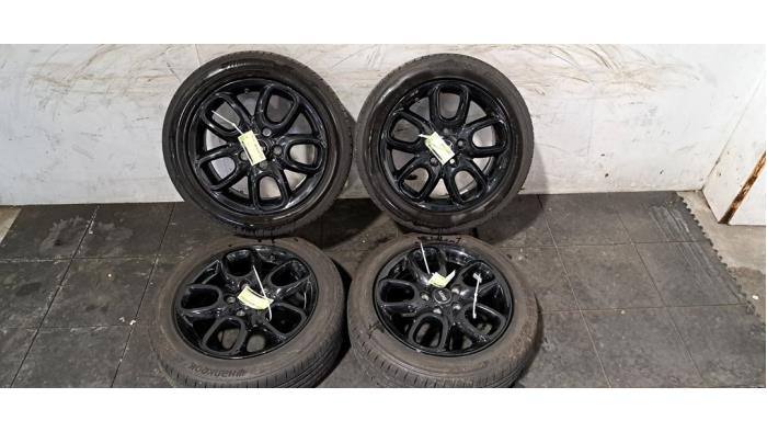 Juego de llantas y neumáticos Mini ONE