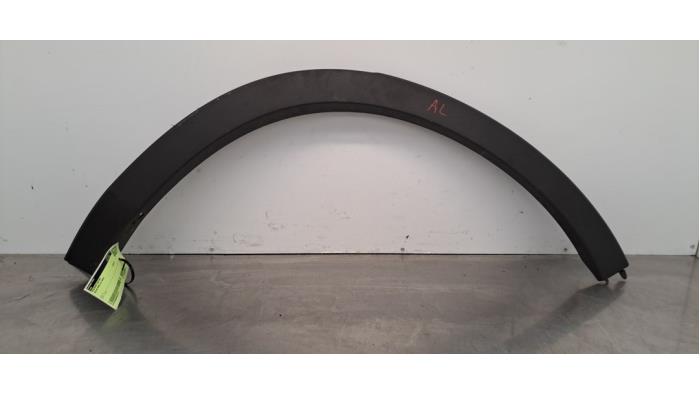 Wielrand achter Volvo EC40