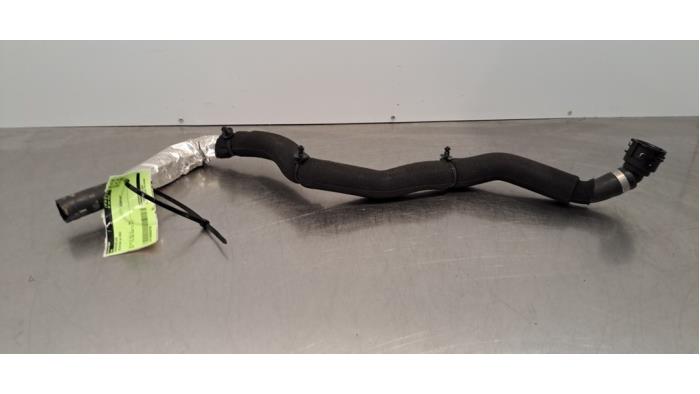 Radiateurslang Volvo EC40