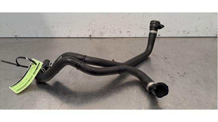 Radiateurslang Volvo EC40