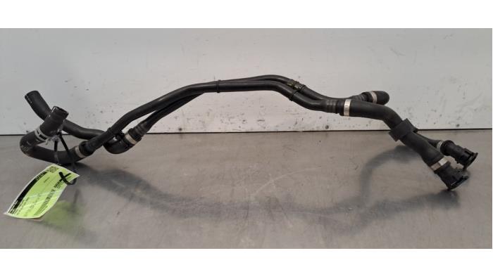 Radiateurslang Volvo EC40