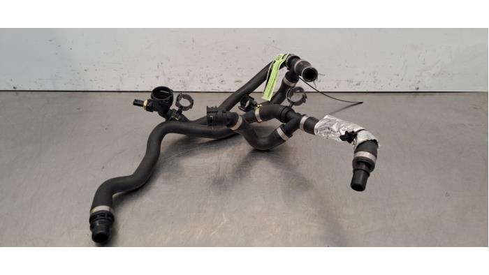 Radiateurslang Volvo EC40