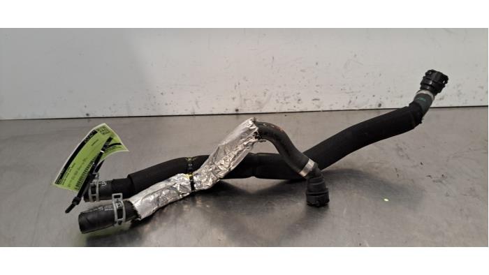 Radiateurslang Volvo EC40