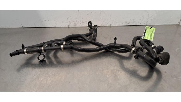 Radiateurslang Volvo EC40