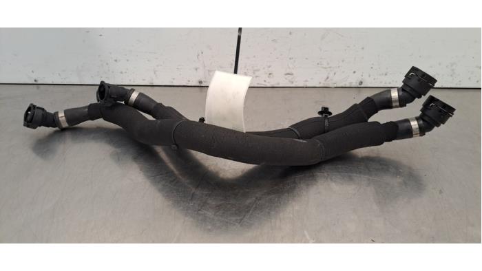 Radiateurslang Volvo EC40