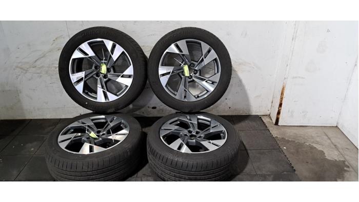 Velgen set + banden Audi E-Tron