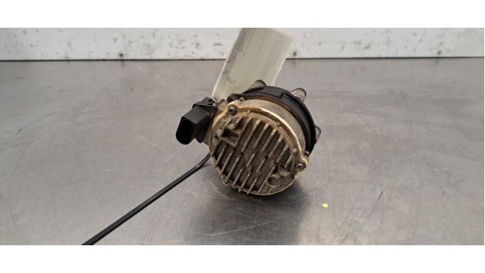 Zusätzliche Wasserpumpe Volvo XC40