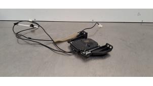 Gebruikte GPS Antenne Toyota Yaris IV (P21/PA1/PH1) 1.5 12V Hybrid 115 Prijs € 66,55 Inclusief btw aangeboden door Autohandel Didier